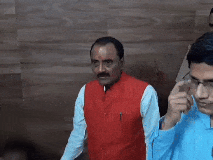 नवीकरणीय ऊर्जा मंत्री राकेश शुक्ला ने भी पीड़ित युवक से अस्पताल में जाकर मुलाकात की थी।