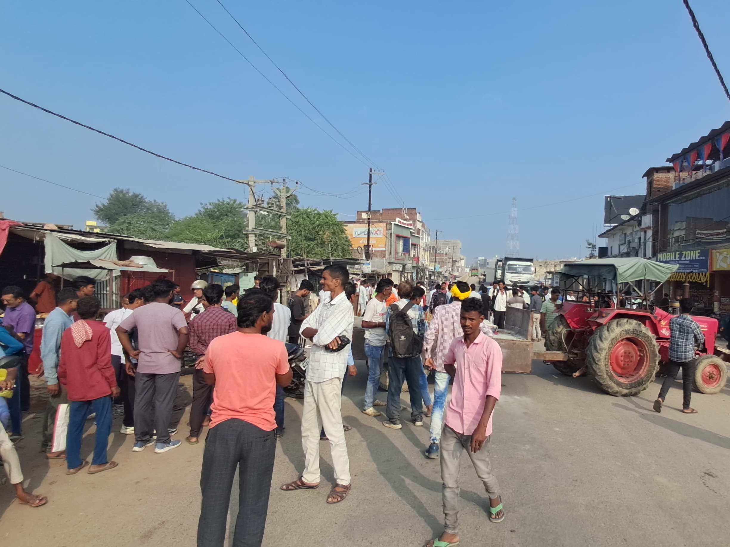 पलामू में ऑपरेशन के बाद महिला की मौत:  अस्पताल प्रबंधन पर लापरवाही का आरोप, आक्रोशितों ने शव लेकर किया सड़क जाम – Palamu News