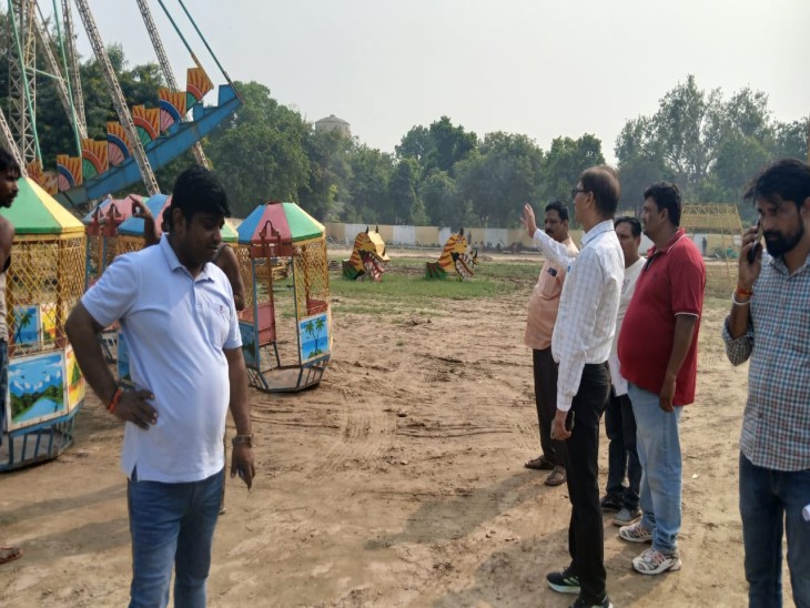 सीईओ ने आयोजन स्थल पर पंडाल, प्रकाश व्यवस्था, मंच, सजावट और दर्शक दीर्घा के निर्माण कार्यों का जायजा लिया