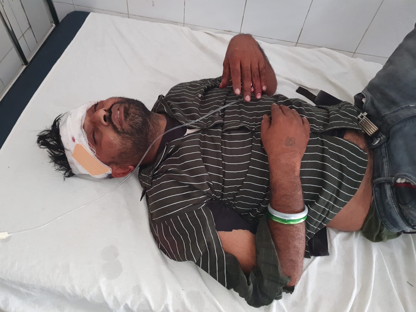 फिल्लौर अस्पताल में इलाज के दौरान घायल। - Dainik Bhaskar