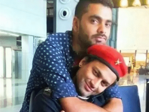 जुबीन की मौत के मामले में गिरफ्तार लोगों पर हत्या, हत्या का प्रयास, साजिश और लापरवाही से मौत के आरोप हैं। - Dainik Bhaskar