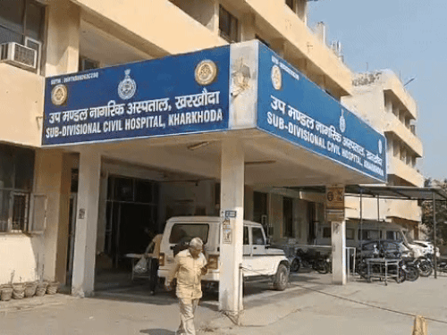 पिता-पुत्र के शव को सिविल हॉस्पिटल खरखौदा में रखवाया गया है।