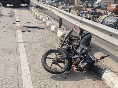 इसी बाइक पर पिता-पुत्र सोनीपत कोर्ट में जा रहे थे।