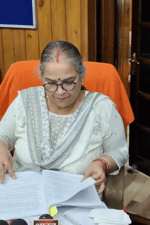 मेयर ने पिछले प्रस्तावों का मीडिया के सामने हिसाब-किताब बताया।