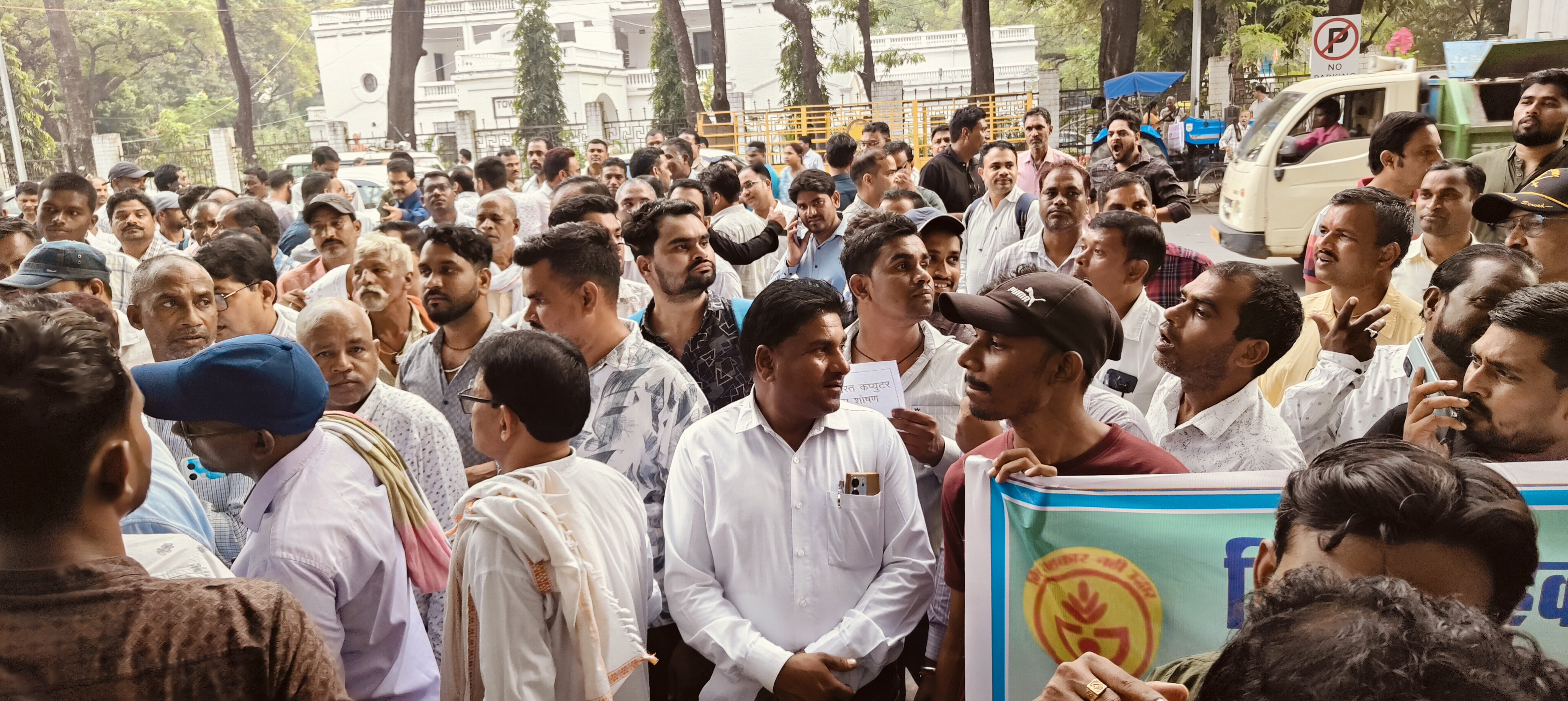 सहकारी कर्मचारी महासंघ ने अनिश्चितकालीन हड़ताल पर जाने की चेतावनी दी है।