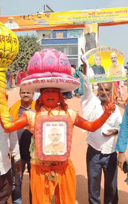 बेगूसराय में PM की सभा में उनका फैन हनुमान बनकर पहुंचा।