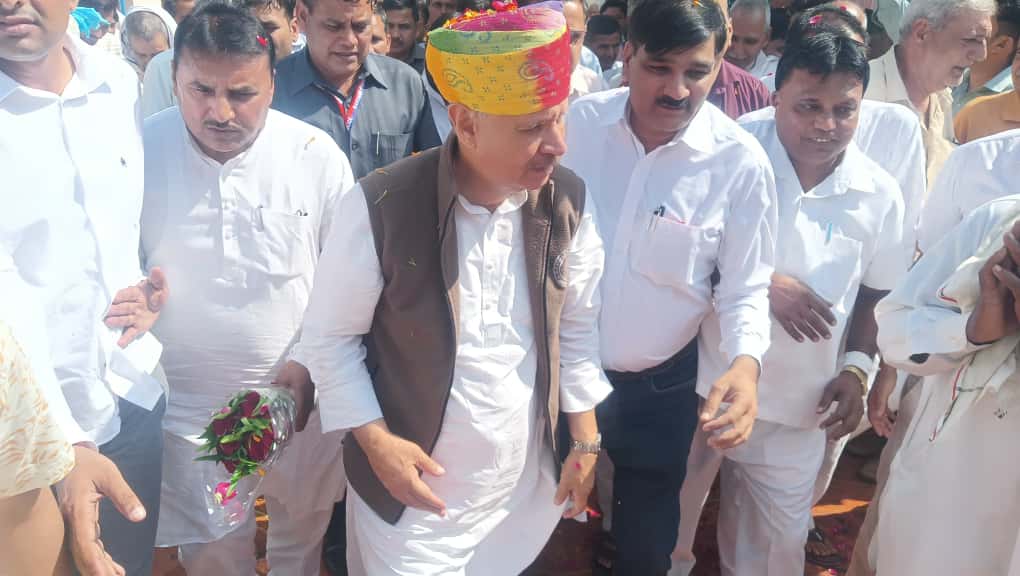 नारनौल के गांव भुंगारका में पहुंचे केंद्रीय राज्य मंत्री राव इंद्रजीत सिंह