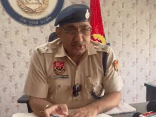 मामले की जानकारी देते डीसीपी नरेंद्र कादियान।