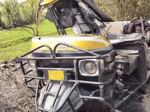 हादसे में क्षतिग्रस्त हुआ ऑटो, इसी में 8 लोग सवार थे।