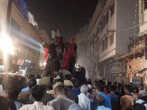 मां के जयकारों से गूंज उठा काशी।