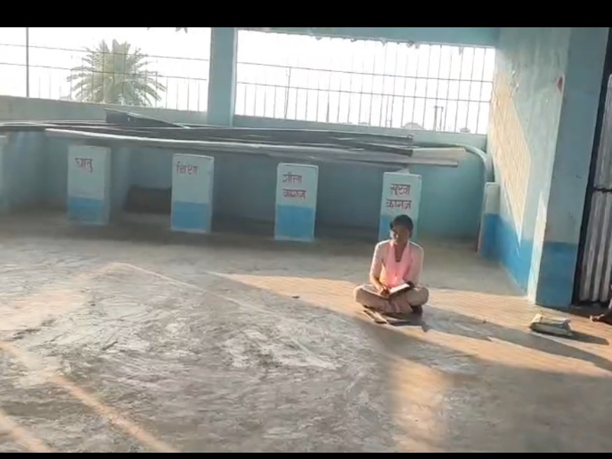 कचरे के लिए अलग-अलग खंड बनाया गया।