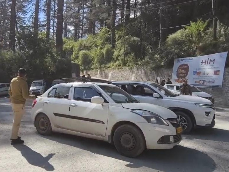 मनाली में NHAI की चाल सुस्त, ट्रैफिक समस्या बढ़ी:  पर्यटकों की बढ़ रही संख्या; पुलिस को मैनेज करने में हो रही परेशानी – Manali News
