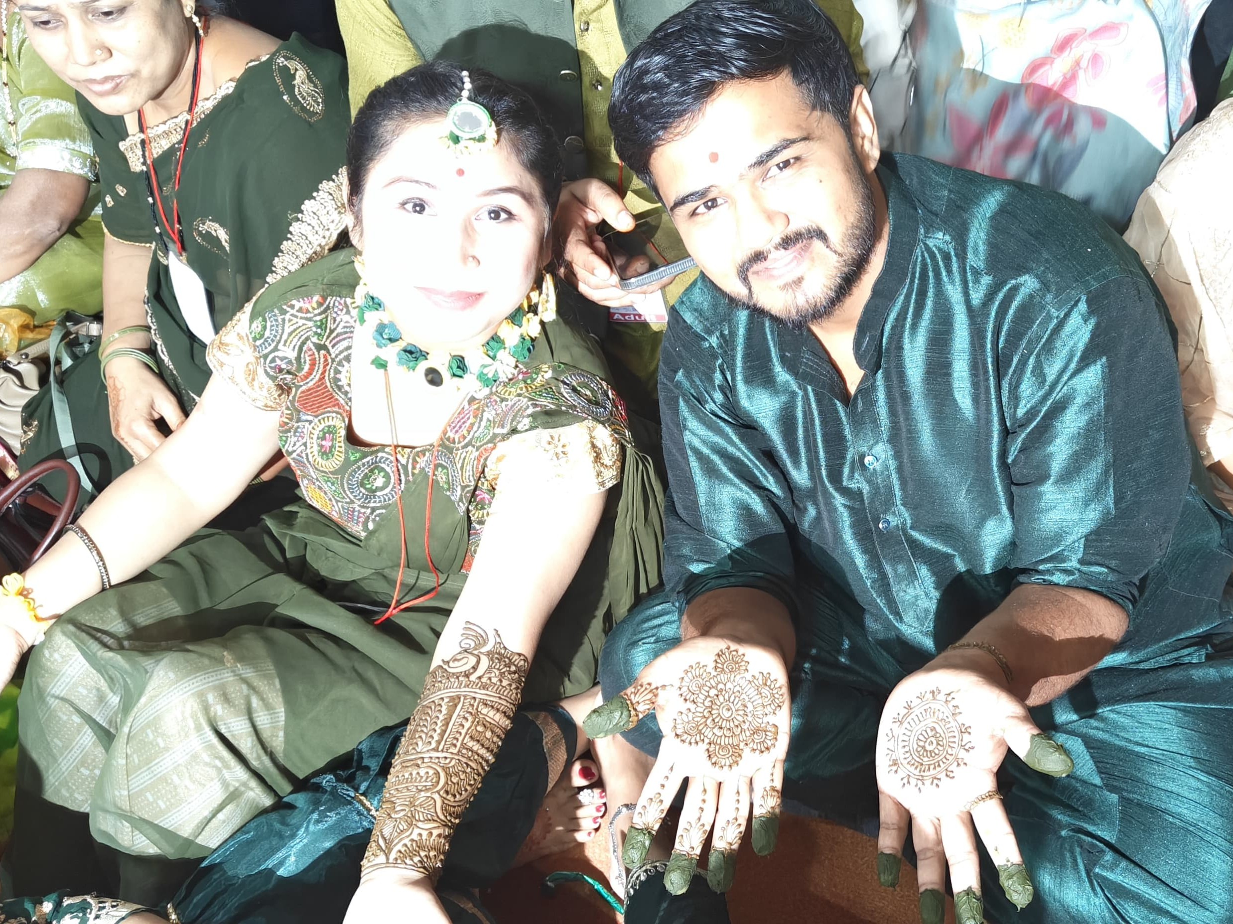 समारोह की रस्में शुक्रवार को मेहंदी कार्यक्रम के साथ शुरू हुई थी।