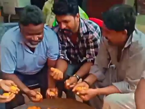 शादी को लेकर घर में बनाए जा रहे थे लड्डू।
