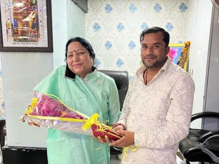 स्थानीय लोगों के अनुसार, आरोपी दीपक यादव, छतरपुर विधायक ललिता यादव का समर्थक है।