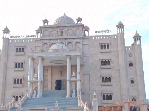 पीएम 1 नवंबर को 10 बजे ब्रह्माकुमारी बहनों के शांति शिखर भवन का उद्घाटन करेंगे।