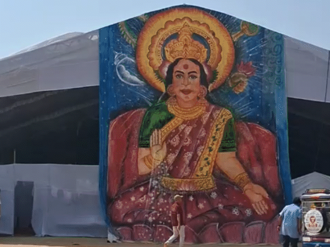 विवाह समारोह के लिए वीटी रोड पर पांच बड़े-बड़े पांडाल बनाए गए हैं। तीन पांडाल में लोगों के रुकने की व्यवस्था की गई है।