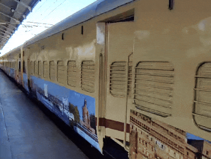 ट्रेनों की लेटलतीफी से यात्री लगातार परेशान हो रहे हैं।