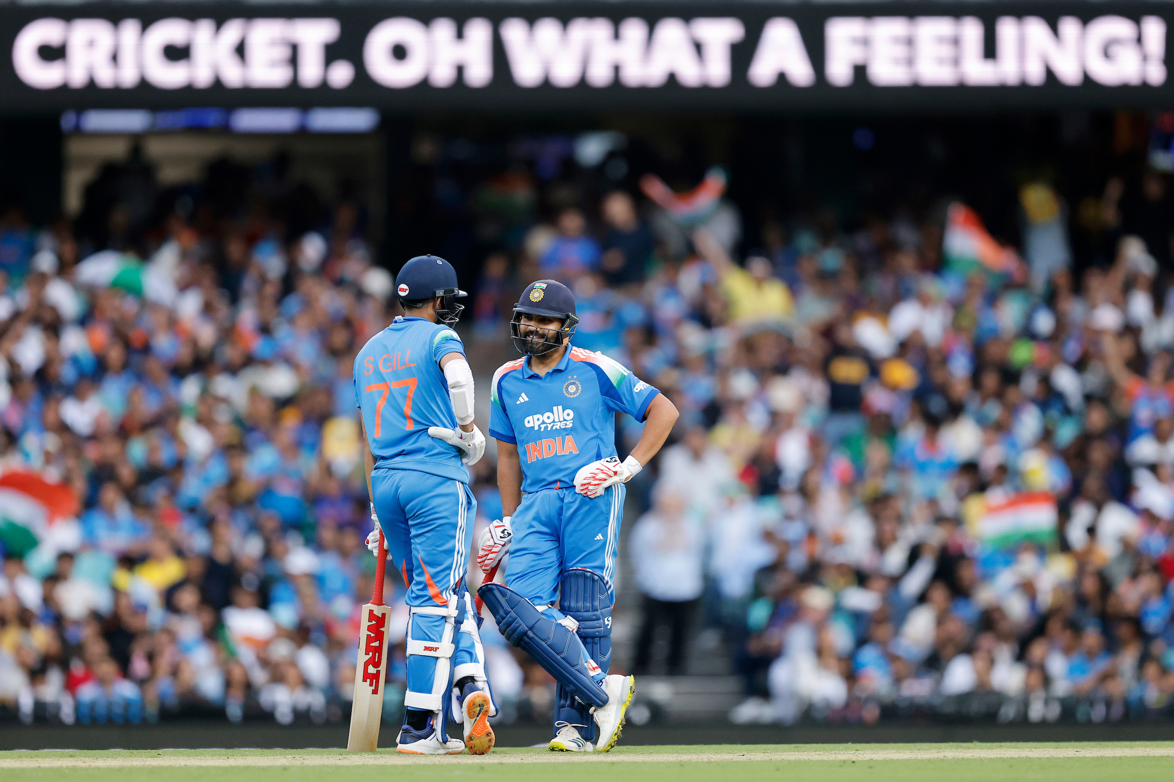 रोहित और गिल ने फिफ्टी पार्टनरशिप की।