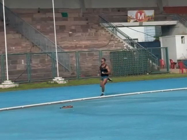 सोनकिया को अब 'फ्लाइंग' अफसर के नाम से भी पहचाना जाने लगा है।