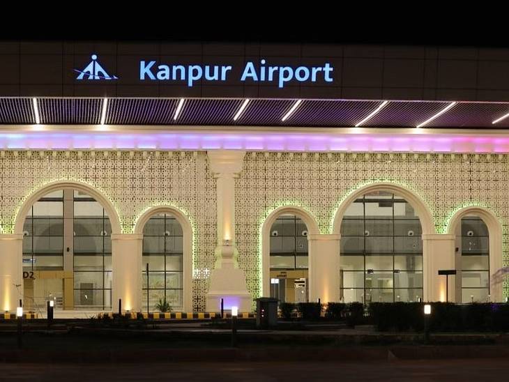 कानपूर विमानतळावर पोहोचल्यानंतरही सर्व प्रवासी सुमारे ३० मिनिटे विमानात अडकून राहिले.