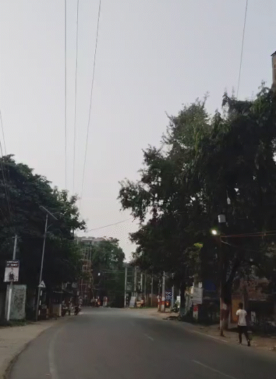 आज राज्य के पश्चिमी भाग में कहीं-कहीं मेघ गर्जन के साथ हल्की वर्षा हो सकती है।