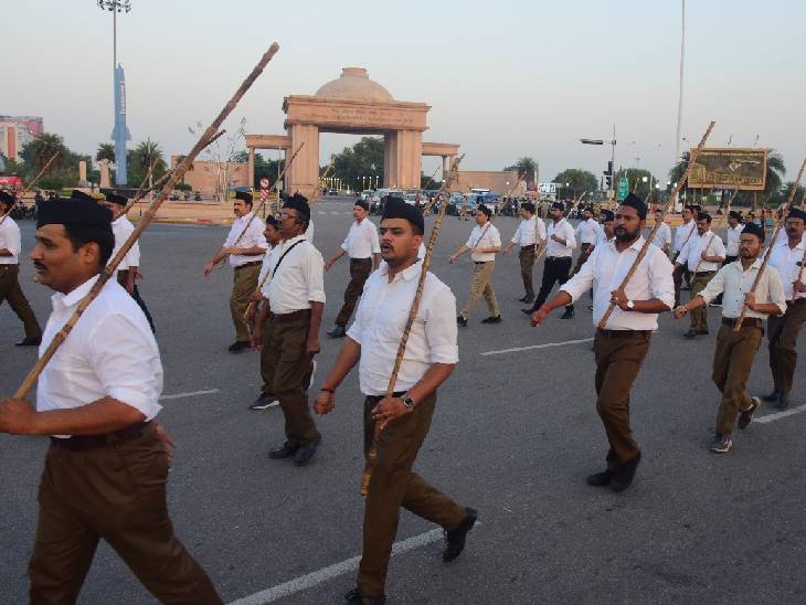 संघ का जोर संयुक्त परिवार पर है। वह लोगों से संयुक्त परिवार में रहने की अपील करेगा।