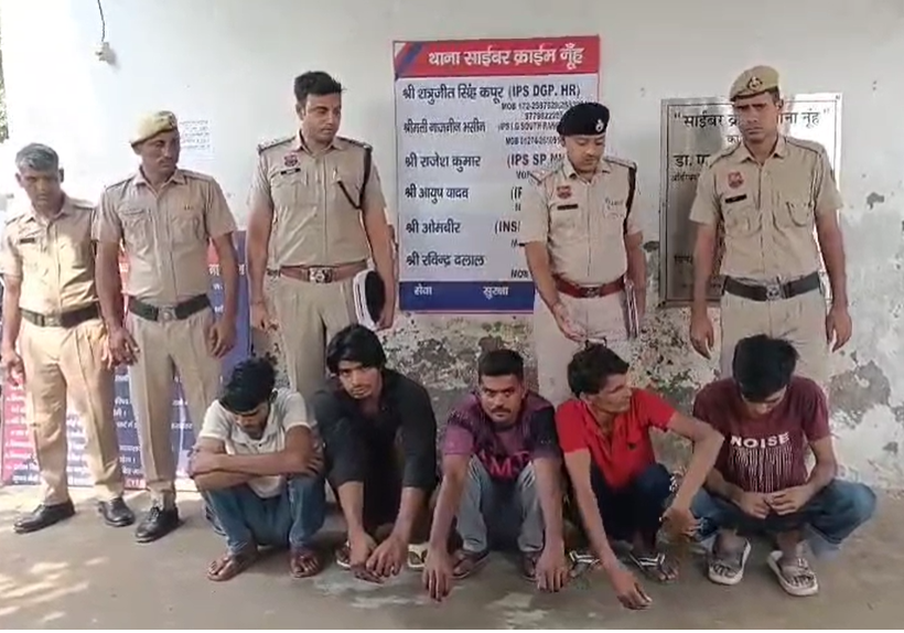 पुलिस की गिरफ्त में पकड़े गए आरोपी।