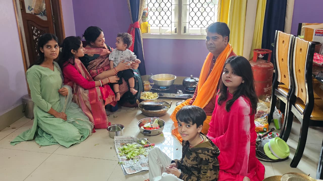 ​​​​​​​छठ करने स्पेन से कोडरमा पहुंचे नीरज:  मल्टीनेशनल कंपनी के कंट्री हेड हर साल करते हैं पर्व, कहा-छठ माता ने हर मानोकामना पूर्ण की – koderma News