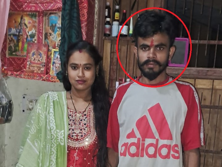 3 साल के बच्चे की हत्या करने वाला पिता प्रशांत (लाल घेरे में) अपनी पत्नी चांदनी के साथ।