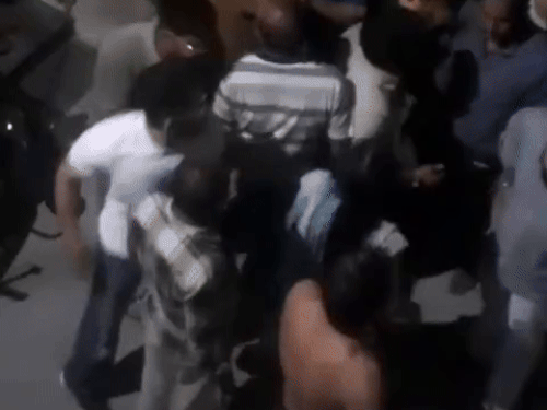 अमृतसर में छेड़छाड़ के विरोध पर हथियारों से हमला:  आंखों में मिर्च डालकर मारपीट, पुलिस ने जांच की शुरू, सख्त कार्रवाई का आश्वासन – Amritsar News