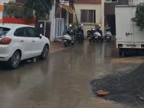 उज्जैन में सुबह से बादल-बारिश का मौसम बना रहा।