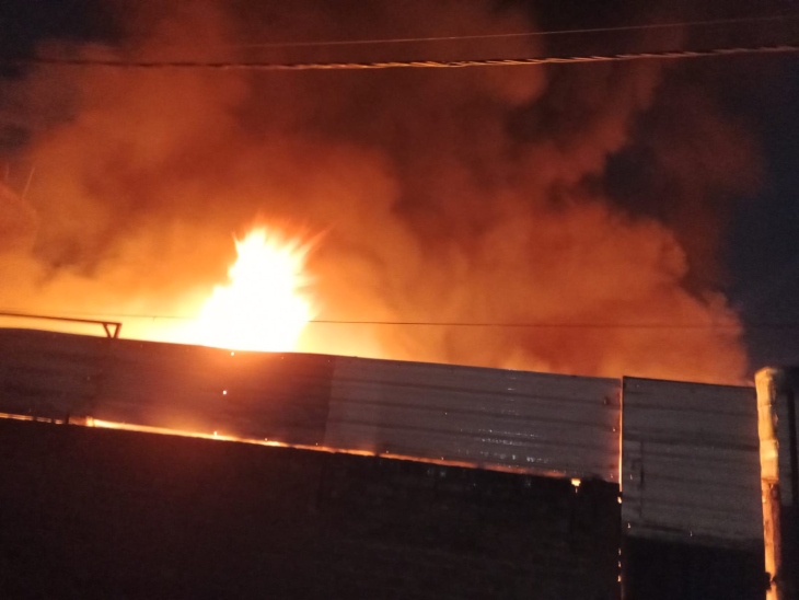 हवा में 20 फीट ऊंची उठ रहीं थी आग की लपटें