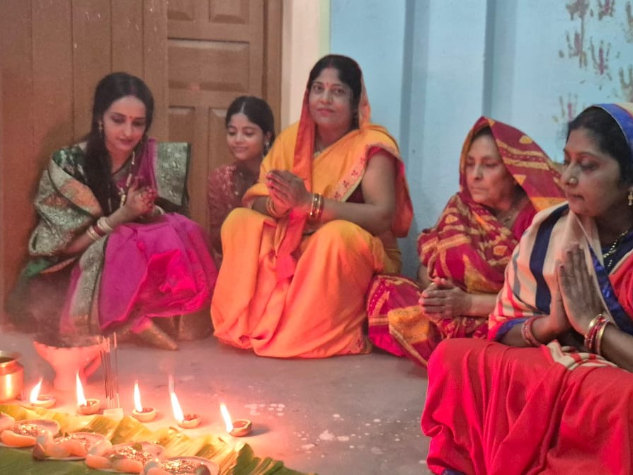 खरना के साथ 36 घंटे का निर्जला व्रत शुरू:  शिवहर में मिट्टी के नए चूल्हे पर बनाया गुड़-चावल की खीर;लगाया सूर्यदेव को भोग – Sheohar News