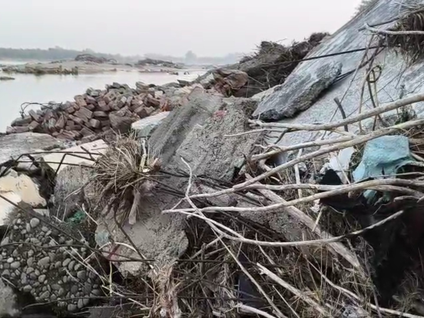 पठानकोट के बाढ़ प्रभावित परिवार नए घरों का इंतजार:  मंत्री कटारूचक्क ने की थी घोषणा; लोग बोले-50-50 हजार रुपए की आर्थिक सहायता मिली – Pathankot News