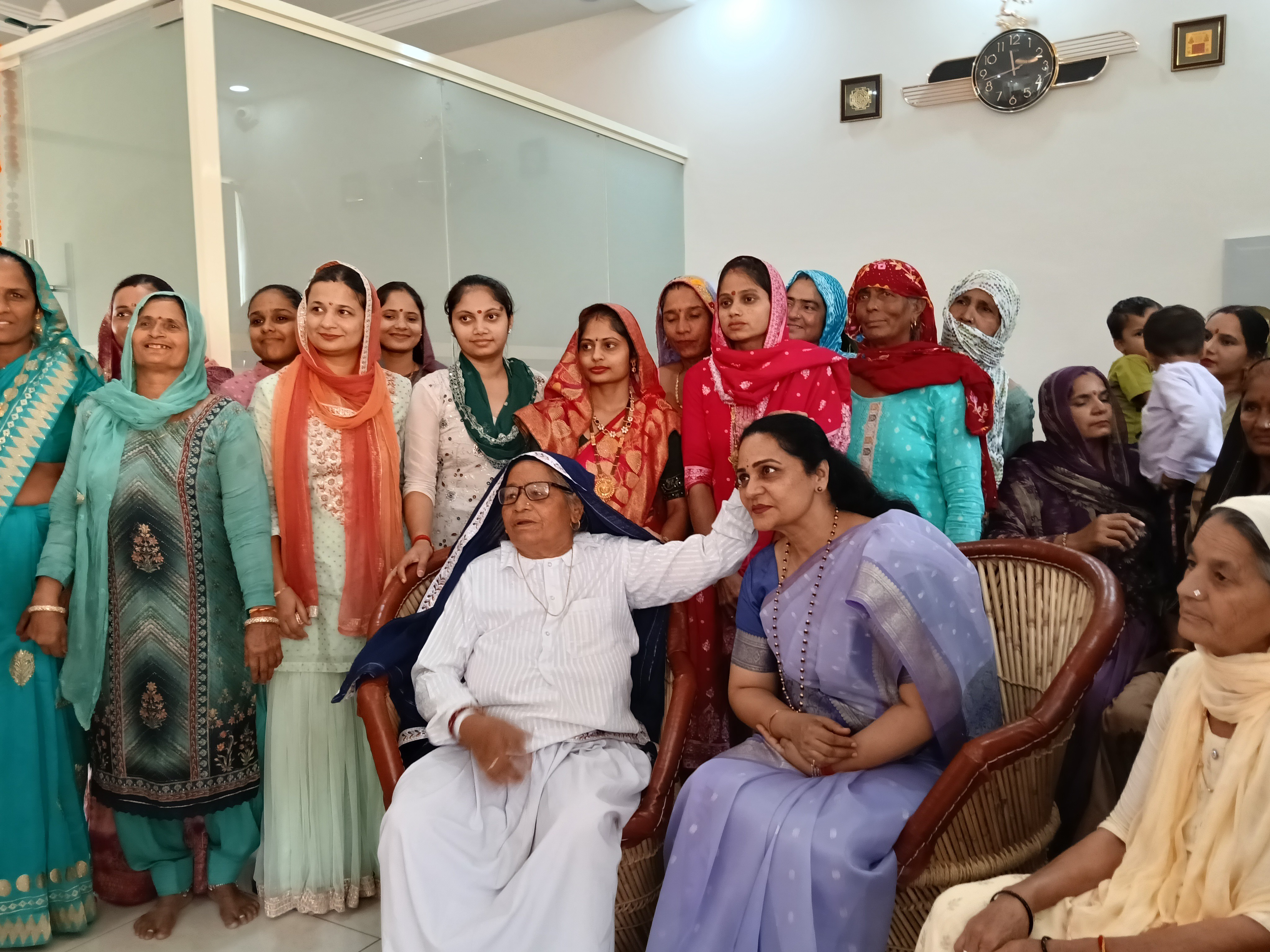 फर्रुखनगर में पूर्व MP ने किया कार्यालय का उद्घाटन:  सुनीता दुग्गल ने सुनी मोदी के मन की बात; बोलीं- ये समाज को जोड़ने वाला मंच – Farrukh Nagar News