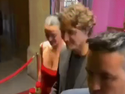 केटी पेरीच्या वाढदिवसानिमित्त सोबत दिसले जस्टिन ट्रूडो: डेटिंगच्या अफवांदरम्यान दोघेही पॅरिसमध्ये हातात हात घालून फिरताना दिसले पेरी आणि ट्रुडो चाहते आणि छायाचित्रकारांसमोर हातात हात घालून चालतांना दिसले.