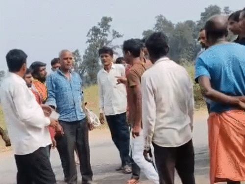 ग्रामीणों ने बीच-बचाव कर मामला शांत कराया।