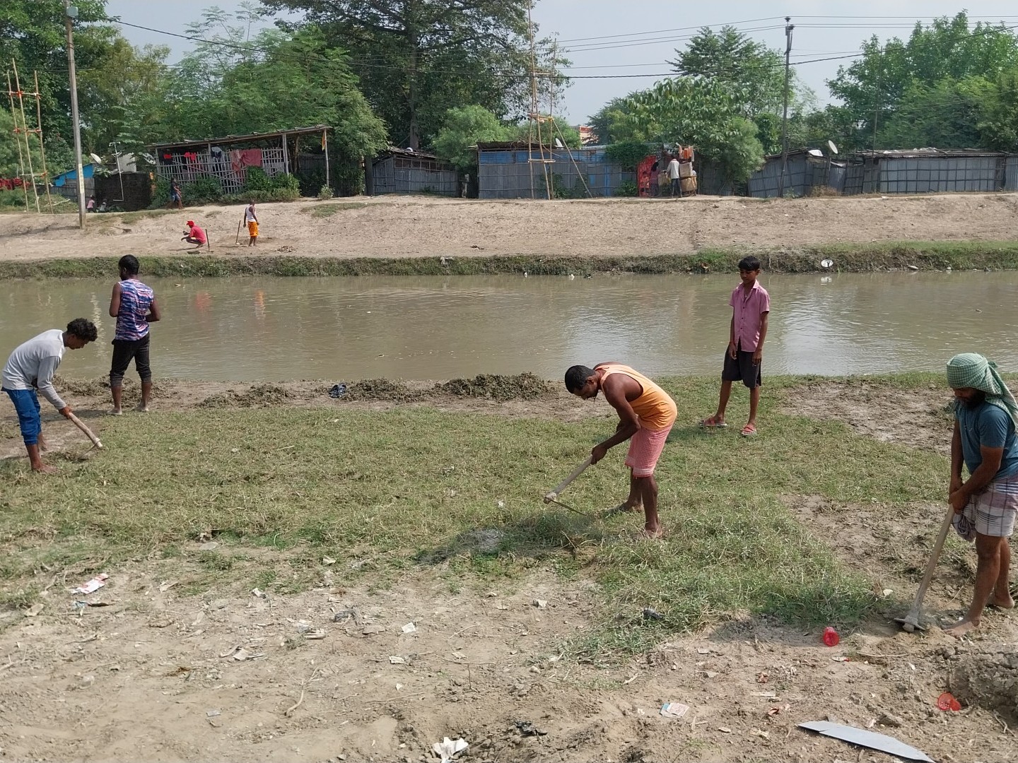 अररिया में घाटों को किया जा रहा तैयार।