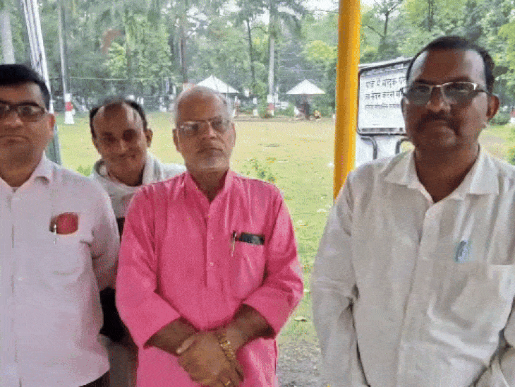 भोजपुरी भाषी विकास संघ करवा रहा निर्माण।