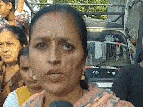 अंबेडकर नगर की महिलाओं ने कहा कि यहां करीब 4 हजार लोग रहते हैं।