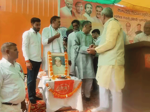 संजीव बालियान ने पूर्व सैनिक करण सिंह को श्रद्धांजलि दी।
