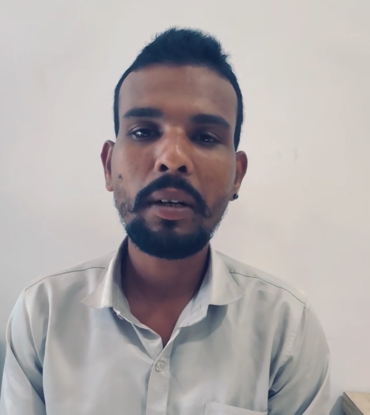 पत्रकार प्रेम दुर्गम ने जुआरियों पर हमला करने आरोप लगाया।