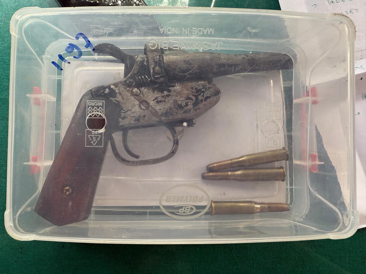 मधुबनी में दोस्त की गोली से हुई युवक की मौत:  पुलिस ने किया खुलासा, दो आरोपी हथियार, बाइक के साथ गिरफ्तार – Madhubani News