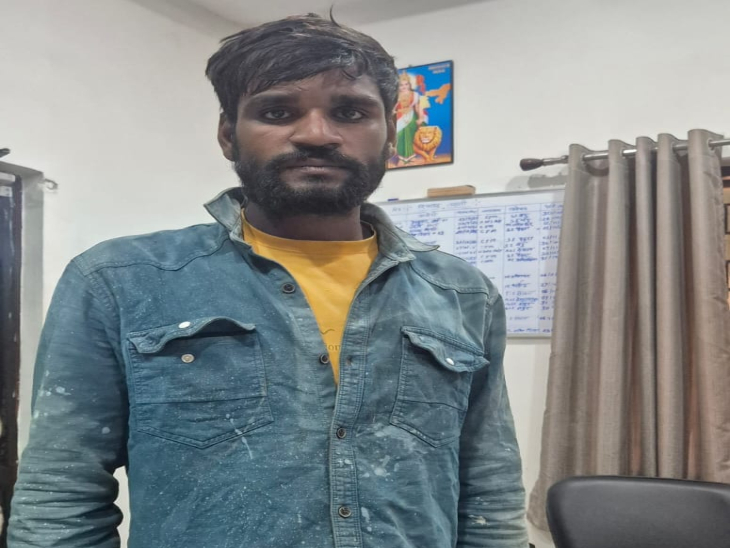 पुलिस ने मूर्ति से तोड़फोड़ करने के आरोपी को गिरफ्तार कर लिया है।