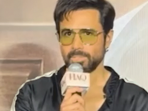 शाह बानो प्रकरणावर आधारित 'हक' चित्रपटाचा ट्रेलर प्रदर्शित: इमरान हाश्मी म्हणाला- महिलांचा आवाज ओळखा, पात्राच्या खोलात दिसली यामी गौतम शाह बानो प्रकरणावर आधारित 'हक' चित्रपटाचा ट्रेलर प्रदर्शित: इमरान हाश्मी म्हणाला- महिलांचा आवाज ओळखा, पात्राच्या खोलात दिसली यामी गौतम