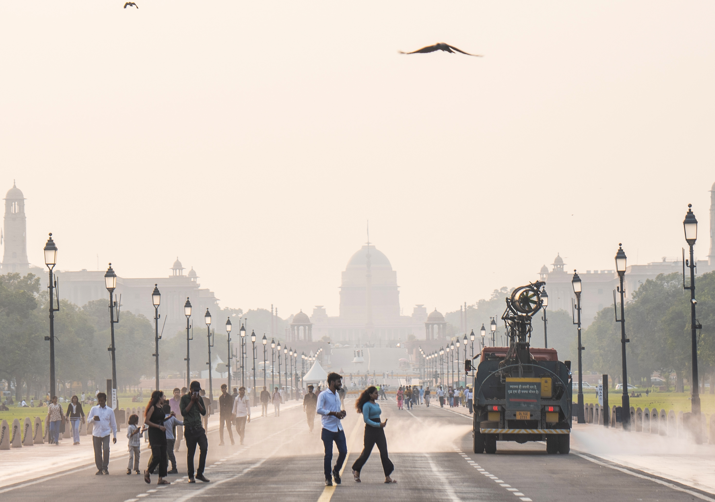 नई दिल्ली: राजधानी में कर्तव्य पथ पर सुबह धुंध की मोटी परत छाई रही।