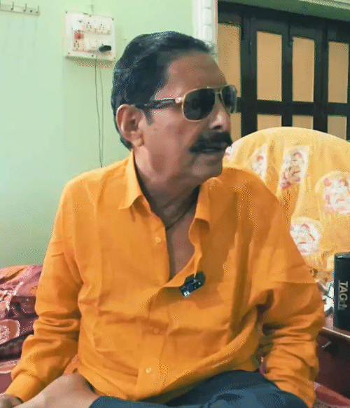 काला चश्मा पहने बेबाकी से बातचीत करते अनंत सिंह।