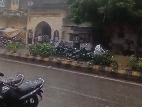 टोंक जिले में आज रुक-रुक कर रिमझिम बारिश और बूंदाबांदी का दौर जारी रहा।