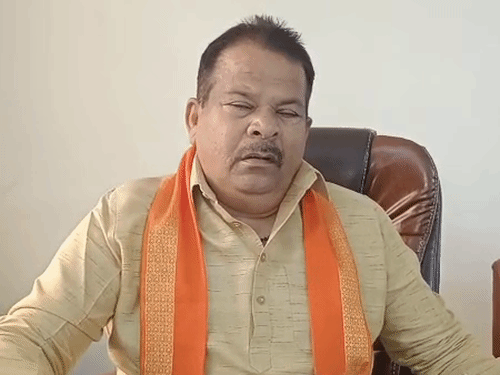 राघवेंद्र प्रताप सिंह बोले-दो लड़कियों पर 10 से कम मंजूर नहीं है।